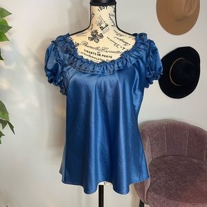 Sunny Leigh Petite Tops m. Beautiful Blouse with Raffles Around Neck and Arm.
